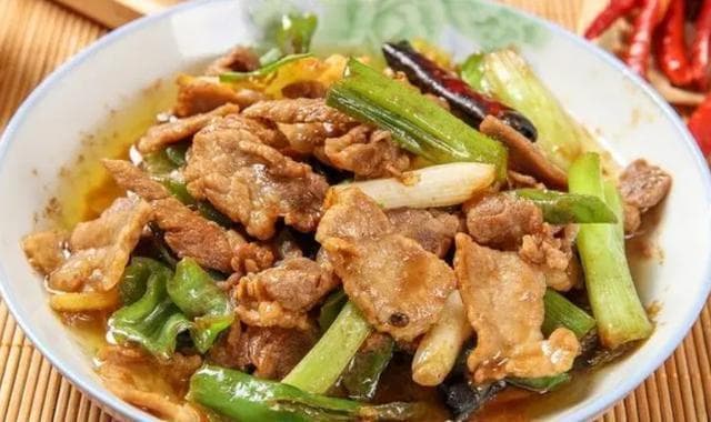 炒瘦肉，又老又柴还发腥？大厨教你3个“诀窍”，滑嫩鲜香还入味
