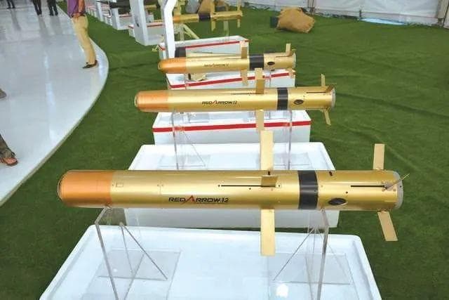 国产单兵反坦克新“神器”，“红 箭”-12反坦克导弹