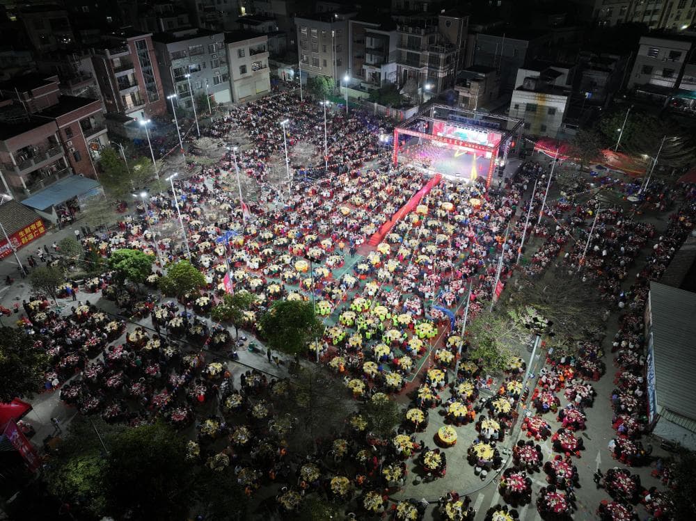 “哪吒”也来吃生菜包啦！8000人共赴顺德勒流生菜会