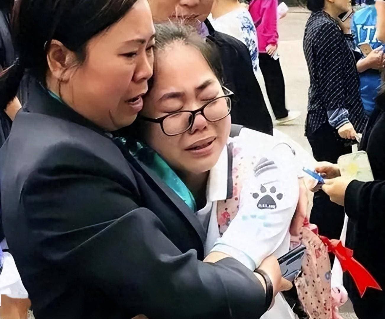 广东考生受递进式打击：语文易，数学难，物理助我上大专！