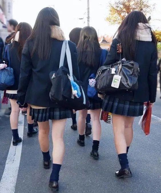 从水手服到黑西装，一文看懂日本校服背后的文化变迁！