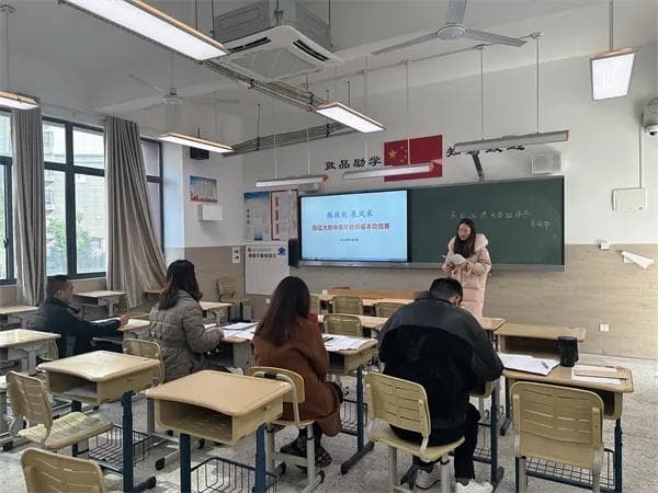 南信大附中：打造一支高素质青年教师队伍