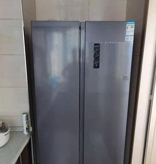冰箱背后留多少距离，最佳建议是多少（冰箱背后空间规划的关键）
