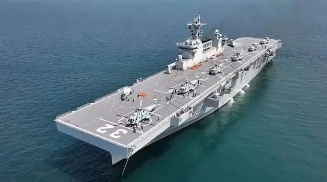 远超欧美：076型两栖攻击舰全方位解析
