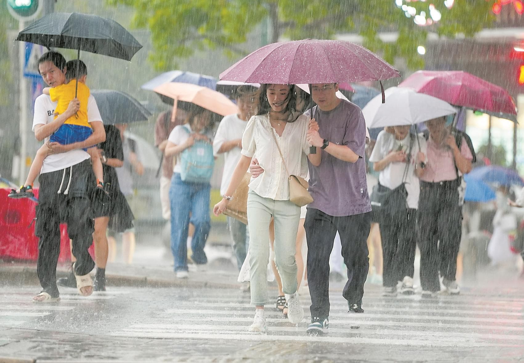 今夏为何高温频繁、降水偏多？——专家详解气候变化下的气候形势