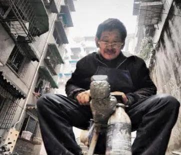 香港刀王陈当华：一把刀能磨到削铁如泥，顾客遍布海内外