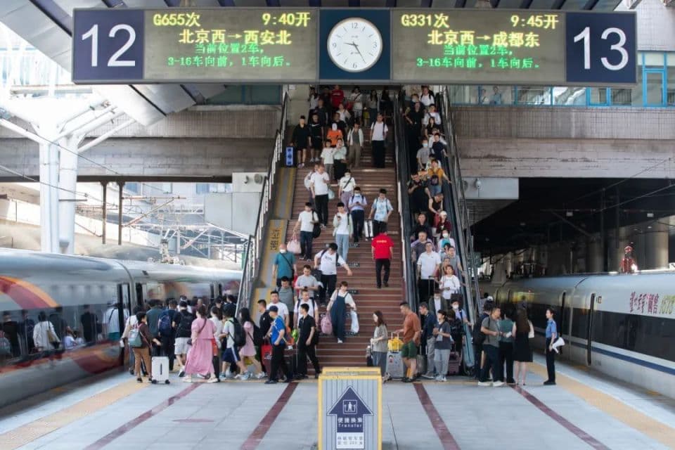 北京西站候车室换乘设施全面升级，反向闸机助力旅客便捷换乘