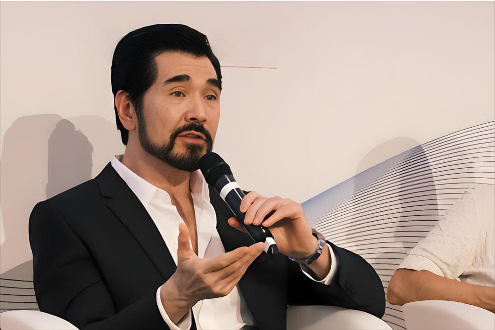 64岁费翔：从初代顶流到孤独晚年，他的选择令人唏嘘！