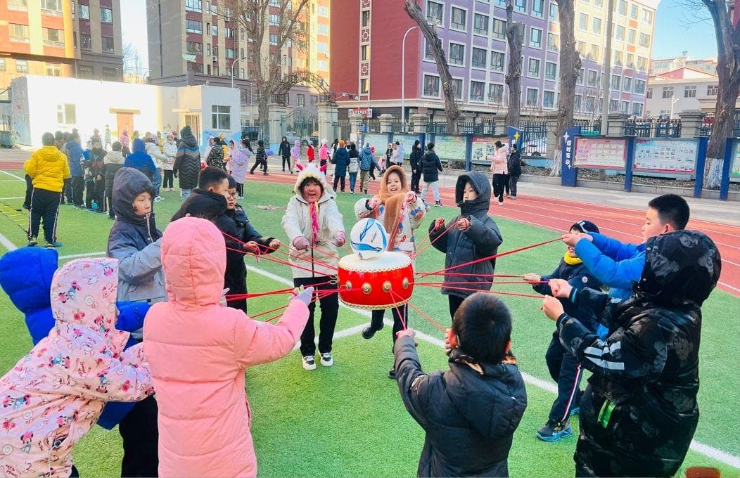 相约哈尔滨 逐梦亚冬会｜每天一小时 校园运动热