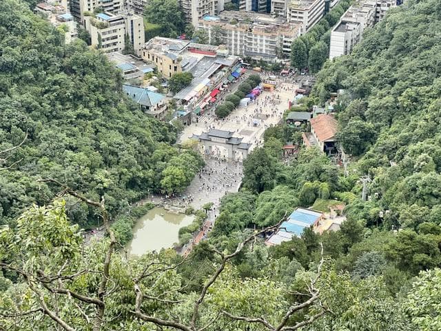 贵阳的黔灵山，是不是夏天最佳的休闲场所？