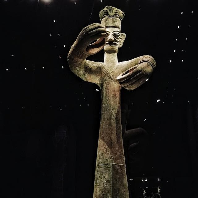 古蜀王国的奇迹：三星堆文明的起源与消失之谜