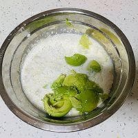牛油果吐司：无油无糖的健康美味