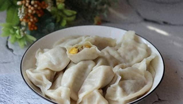 白菜肉馅水饺，怎么包不出水不露馅，鲜嫩多汁不破皮