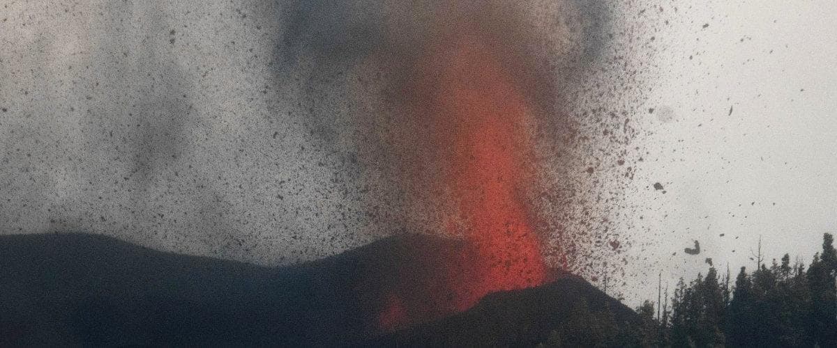 火山喷发的环境和经济影响：深入分析