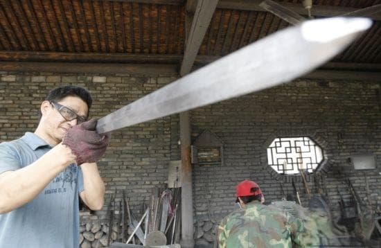 古代的刀剑真的可以“削铁如泥”吗？