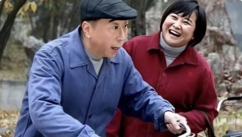冯巩生日夜，被“胖回去”的贾玲惊艳，穿着低调却成镜头焦点