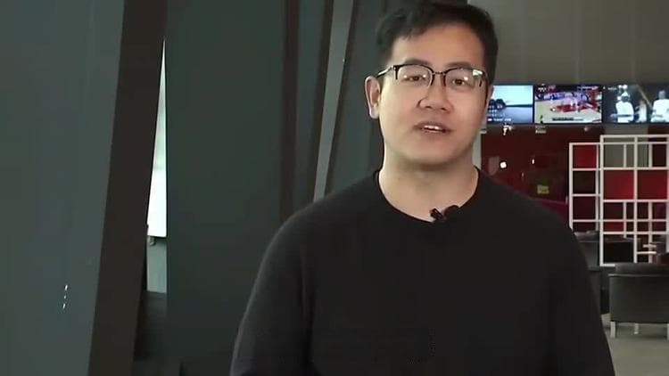 央视解说曾侃：从寒窗学子到足球解说台前的追梦人