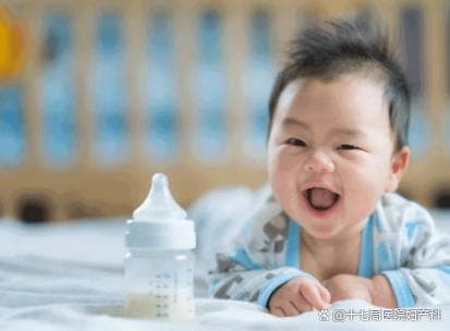 宝宝每天要喝多少奶？看看0～6月每日奶量表