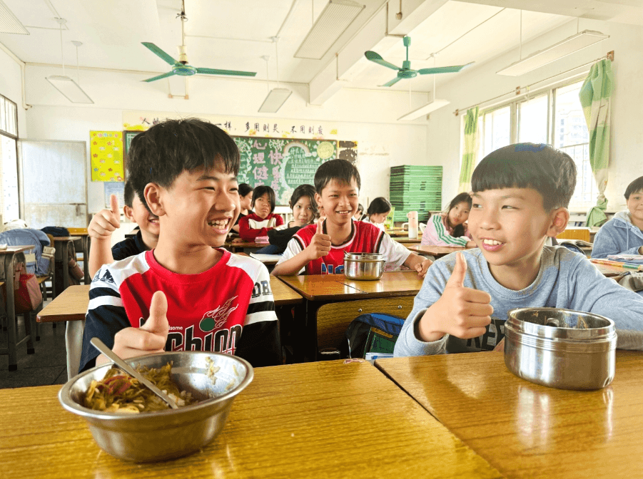 恩平市恩城第二小学打造“五心级”食堂，守护师生“舌尖上的安全”