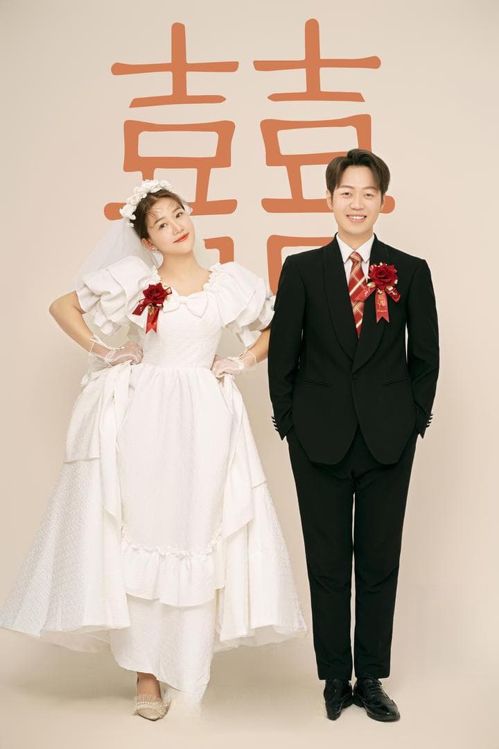 婚纱照拍摄：隐形眼镜会影响眼神光，这样选美瞳更美