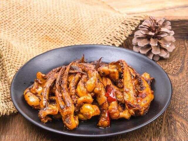 鱿鱼烹饪全攻略：香辣酱煮、盐焗、爆炒等多种美味做法