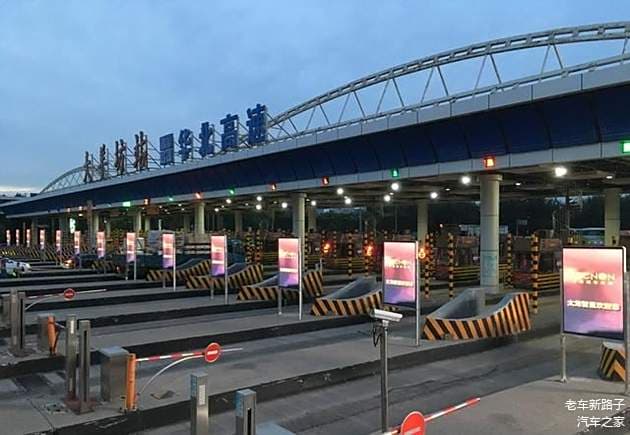 中国高速一年收费几千亿，怎么还连续8年亏损？钱都用哪了？