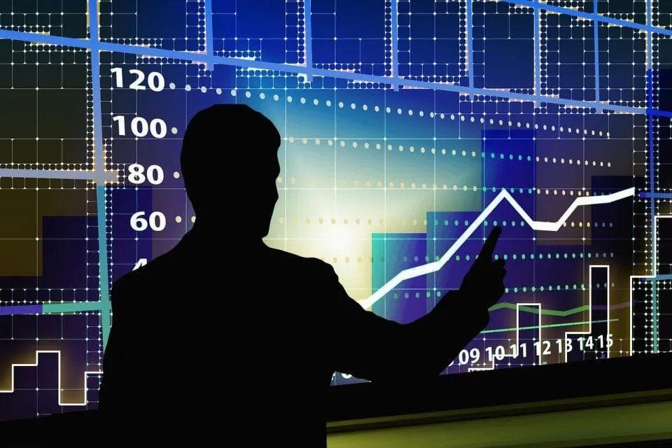 拓维信息大涨，8名高管套现430万