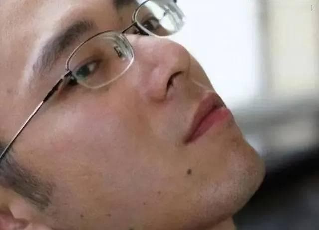 鼻毛总是“窜”出来的男人，究竟暗示了什么？看完你就明白了