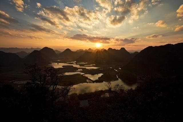 中国境内也有时差？天黑最晚和天亮最早的地方，你知道是哪里吗
