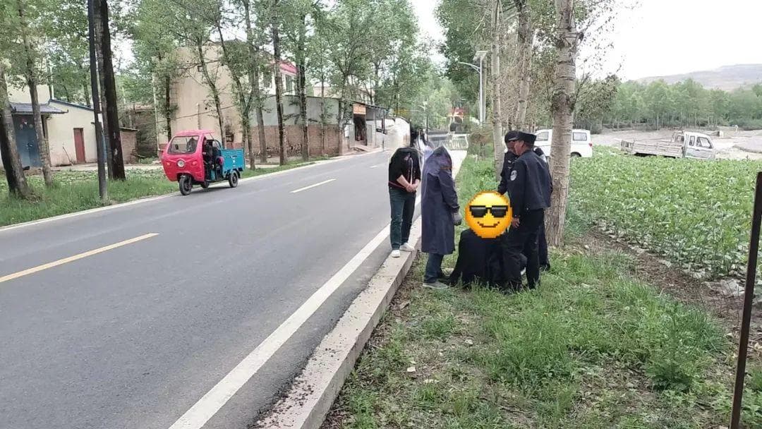 互助公安救助三名醉酒男子，提醒公众注意饮酒安全