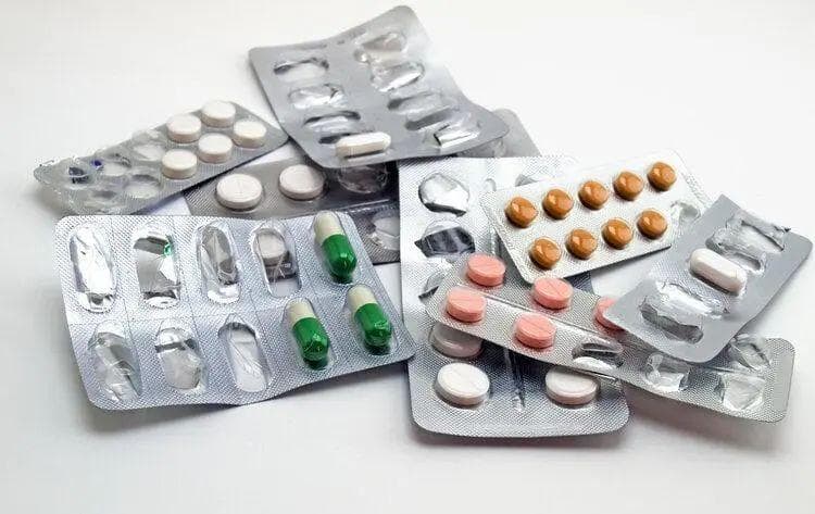 家里的过期药品，还能吃吗？到底是扔是留？医生告诉你大实话