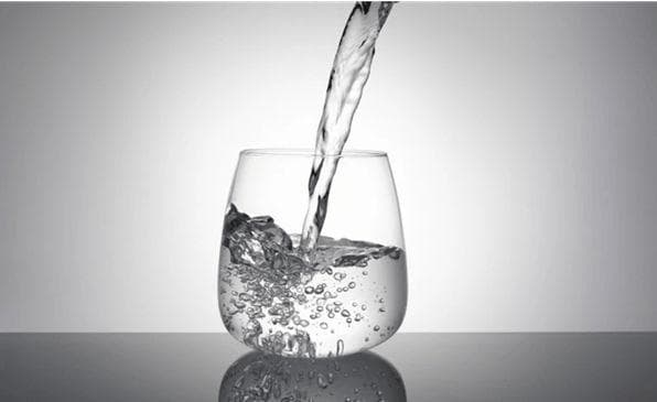 最新研究：纯净水对骨骼心血管存隐患，专家建议慎饮