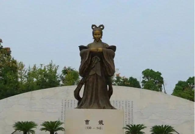 曹娥碑背面的8个字，曹操走出30里远才想出谜底，感叹比不上杨修