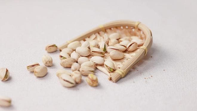 坚果虽好，食用时却得善加选择，4条坚果补充指南，请您及时查收