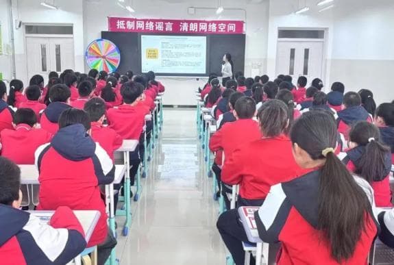 张家口市开展“开学第一课”网络举报和辟谣主题宣传进校园活动