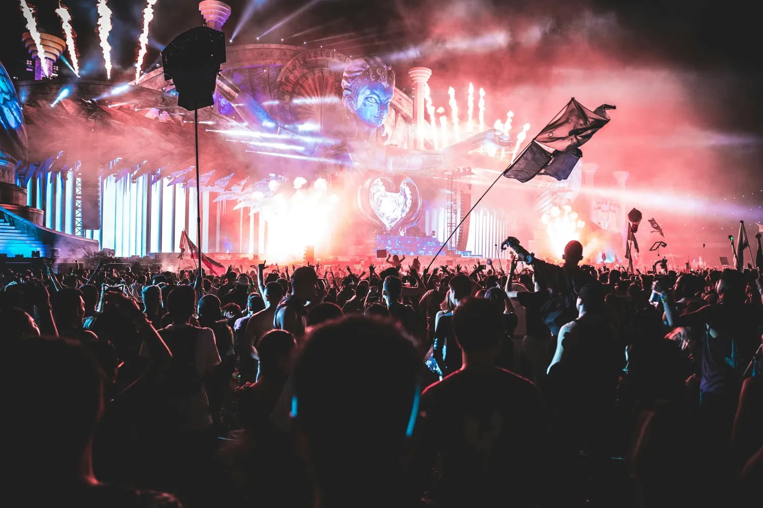 Tomorrowland 2024：400多位艺术家共筑多元文化狂欢盛宴