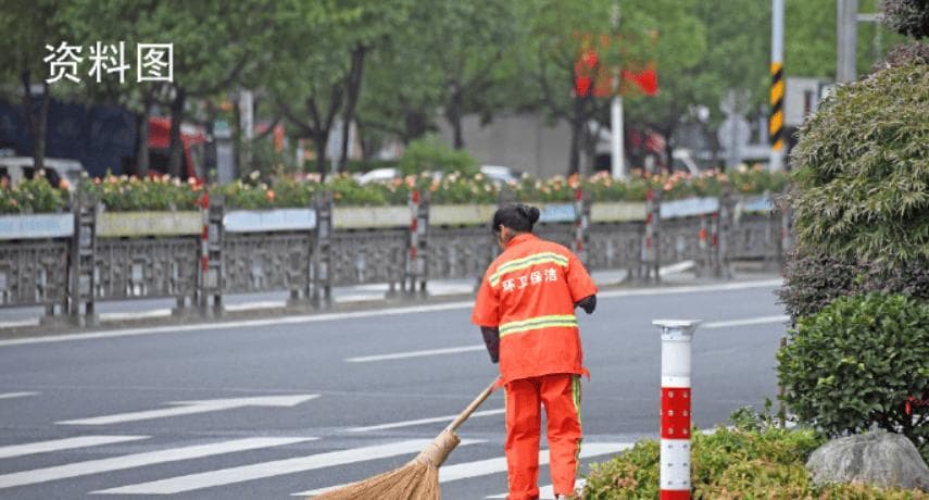 环卫工人集体讨薪停工，城市垃圾成灾！