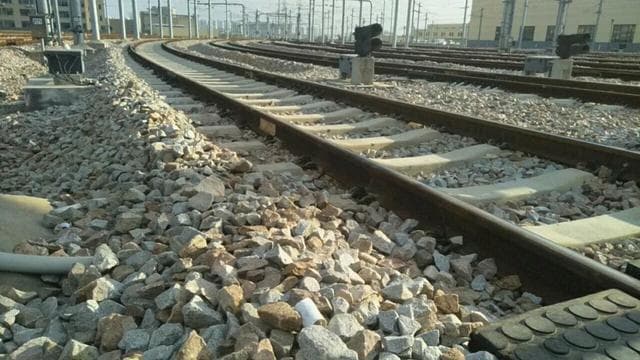 揭秘铁路轨道下的碎石子：有砟轨道与无砟轨道的前世今生