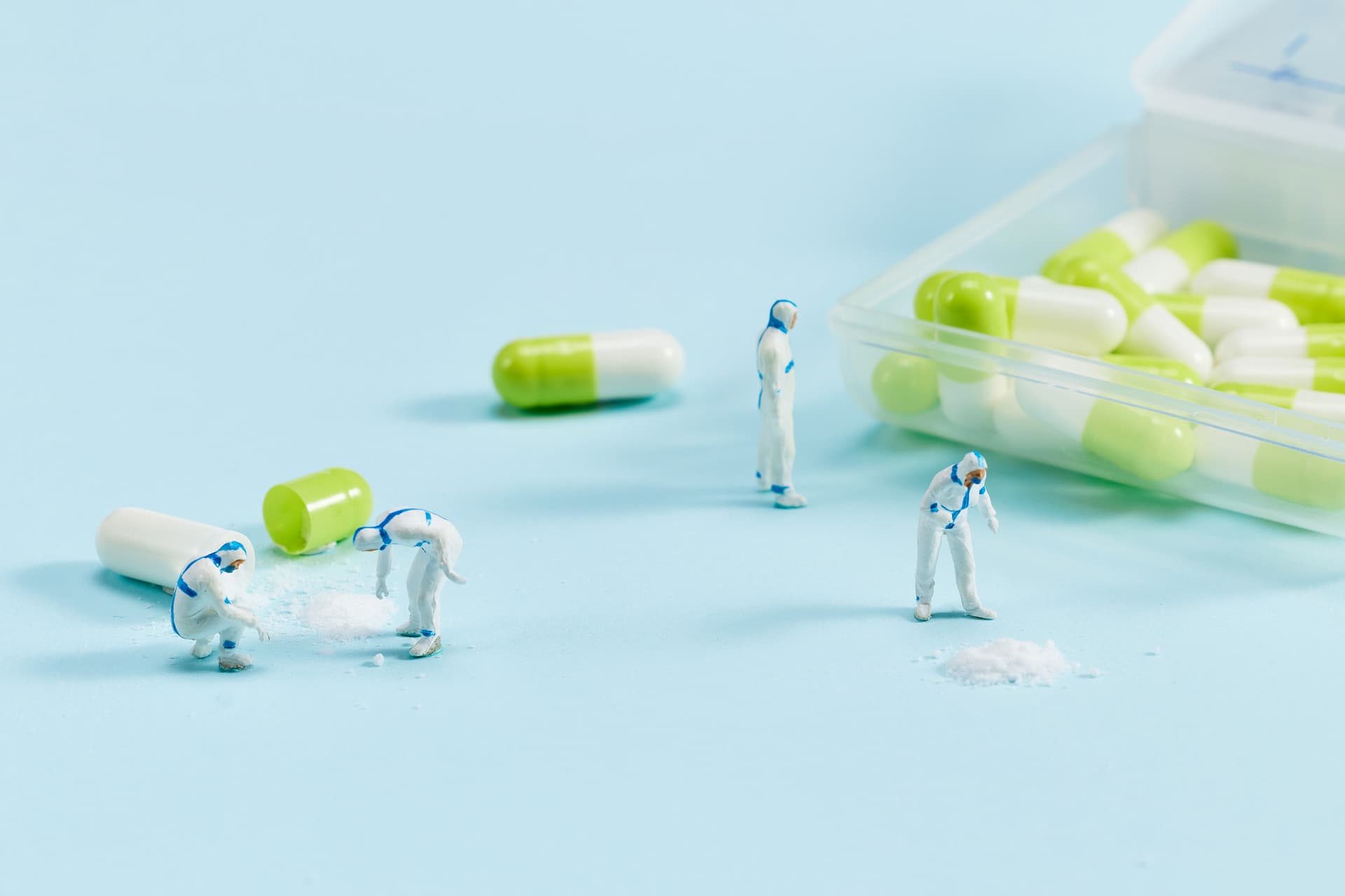 如何对乙肝患者进行心理健康教育和生活指导？