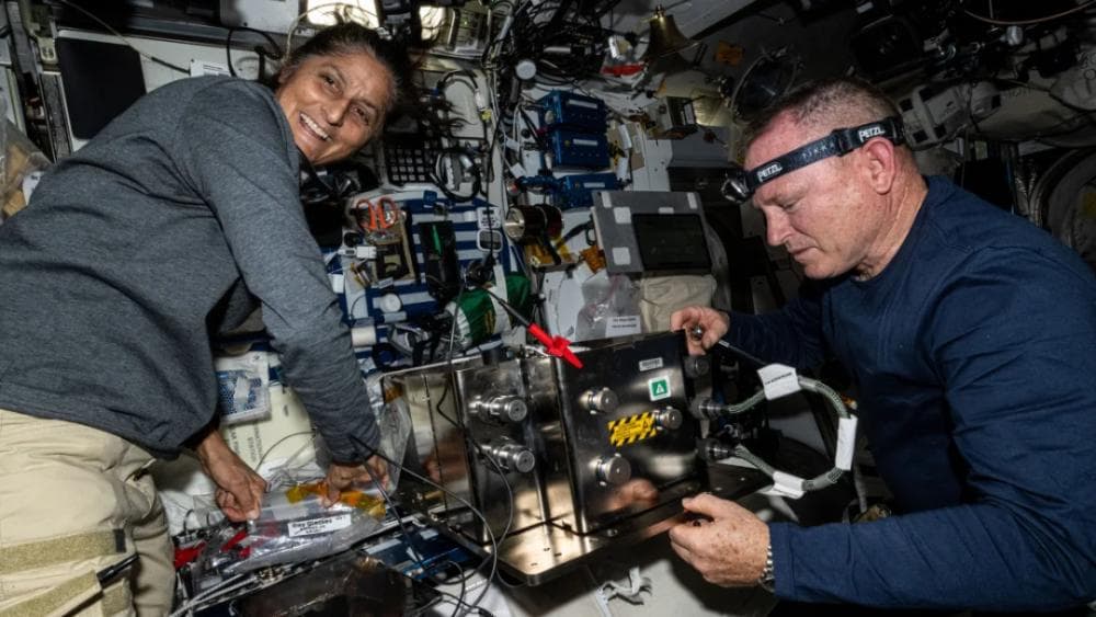 NASA计划提前接回滞留太空的两名宇航员