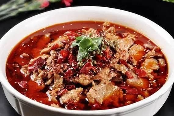 家常水煮牛肉做法分享，鲜香嫩滑，麻辣入味，餐桌上的下饭菜！