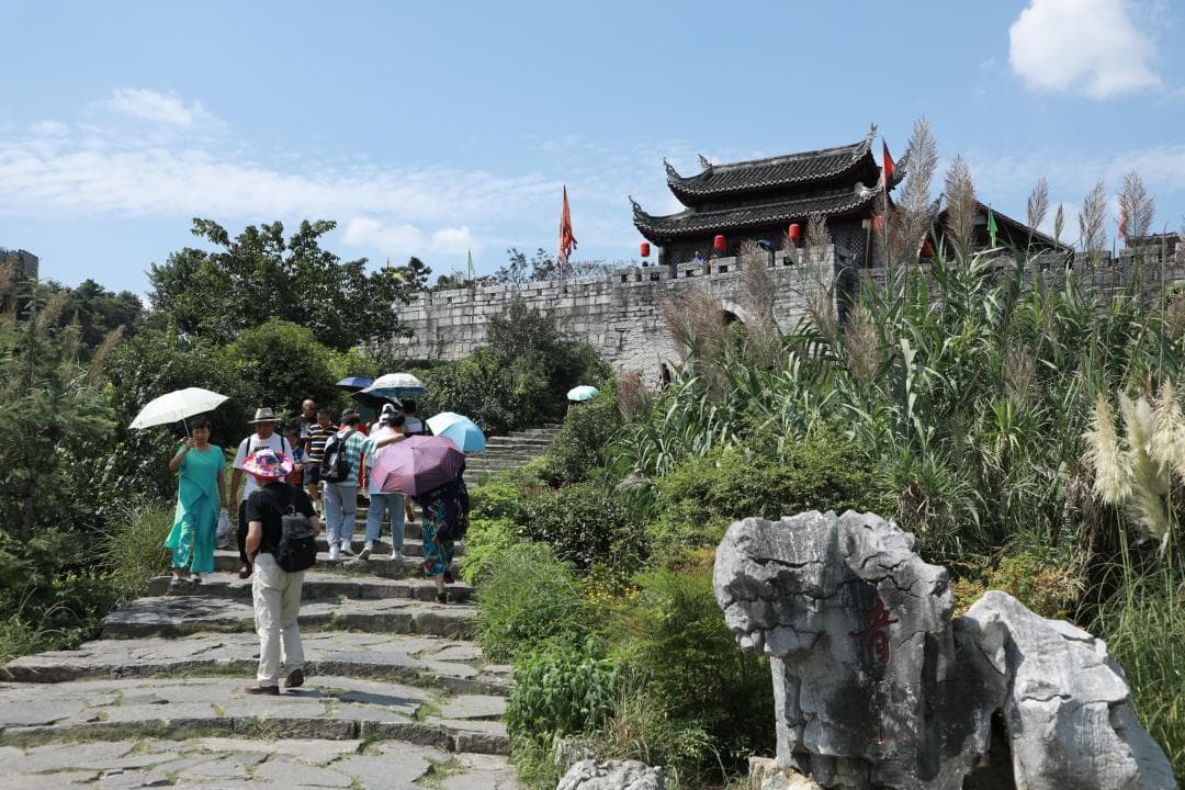 贵阳青岩古镇：600年明清建筑群里的状元故里