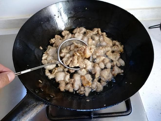 熬猪油技巧：掌握正确方法轻松烹饪