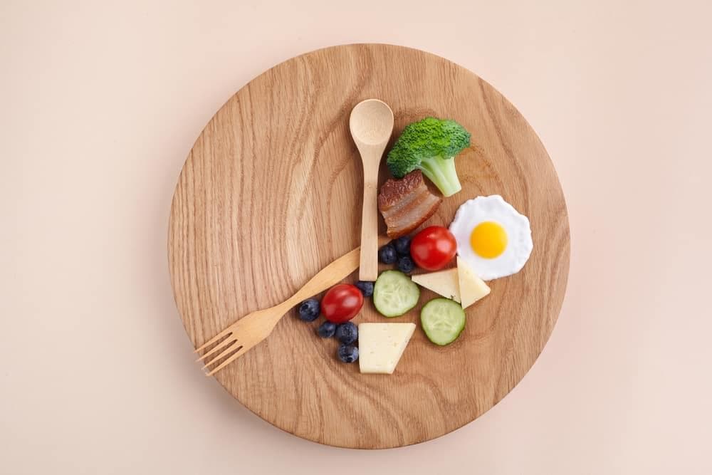 什么是间歇性断食？4种常见方法轻松减肥