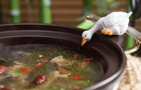 鸭肉炖汤的最佳食材搭配：五种食材让汤更美味滋补