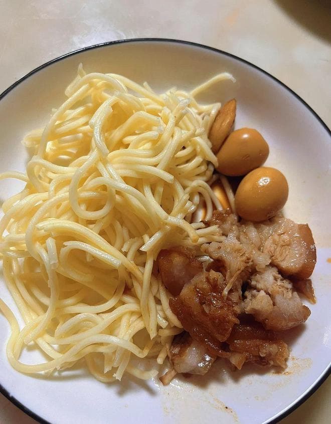 福建特色美食：手抓面的诱人魅力