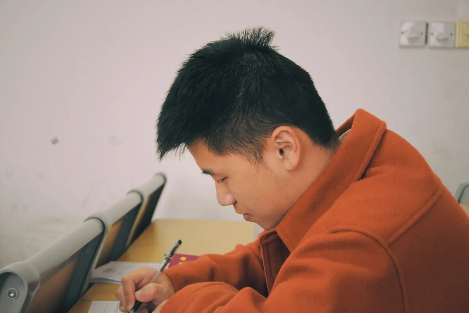郭世俊：带着父亲上学的高三学生