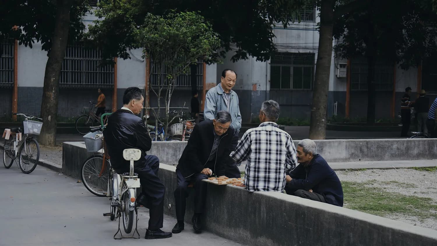 涧西区天九社区：退休党员变身“邻长”，基层治理显身手