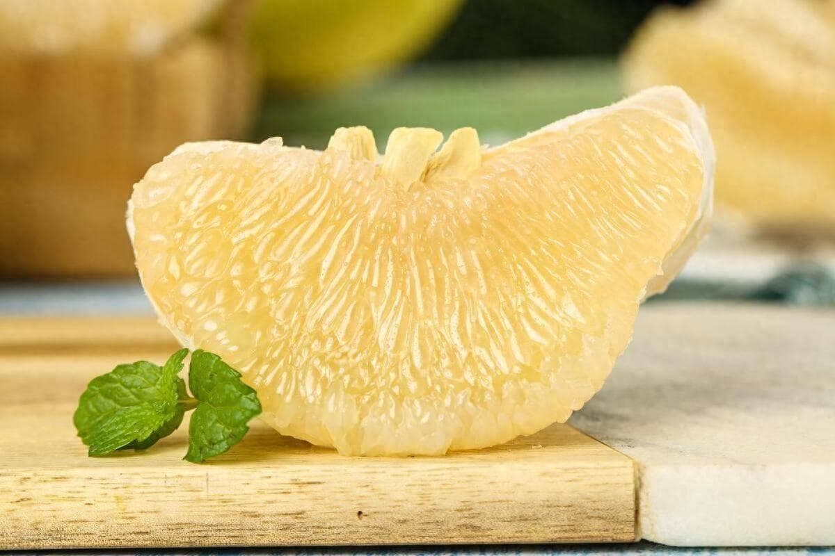 从柚子到牛油果：10种适合控糖期食用的低糖水果