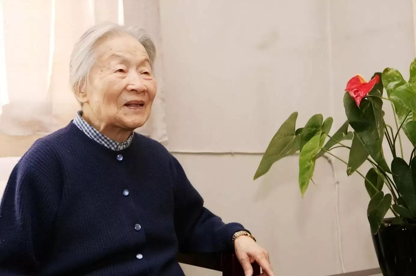 杨绛：和周围人搞好关系的秘诀就是，不要和他们分享任何成功的喜悦，和任何开心的事儿